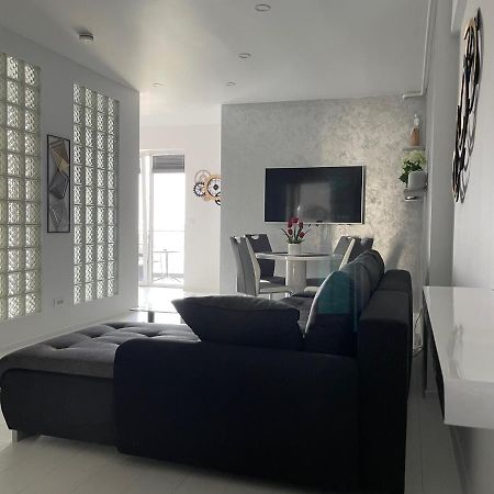 Luxury Westpark 2-Room Apartment Lakeview W5 ブカレスト エクステリア 写真