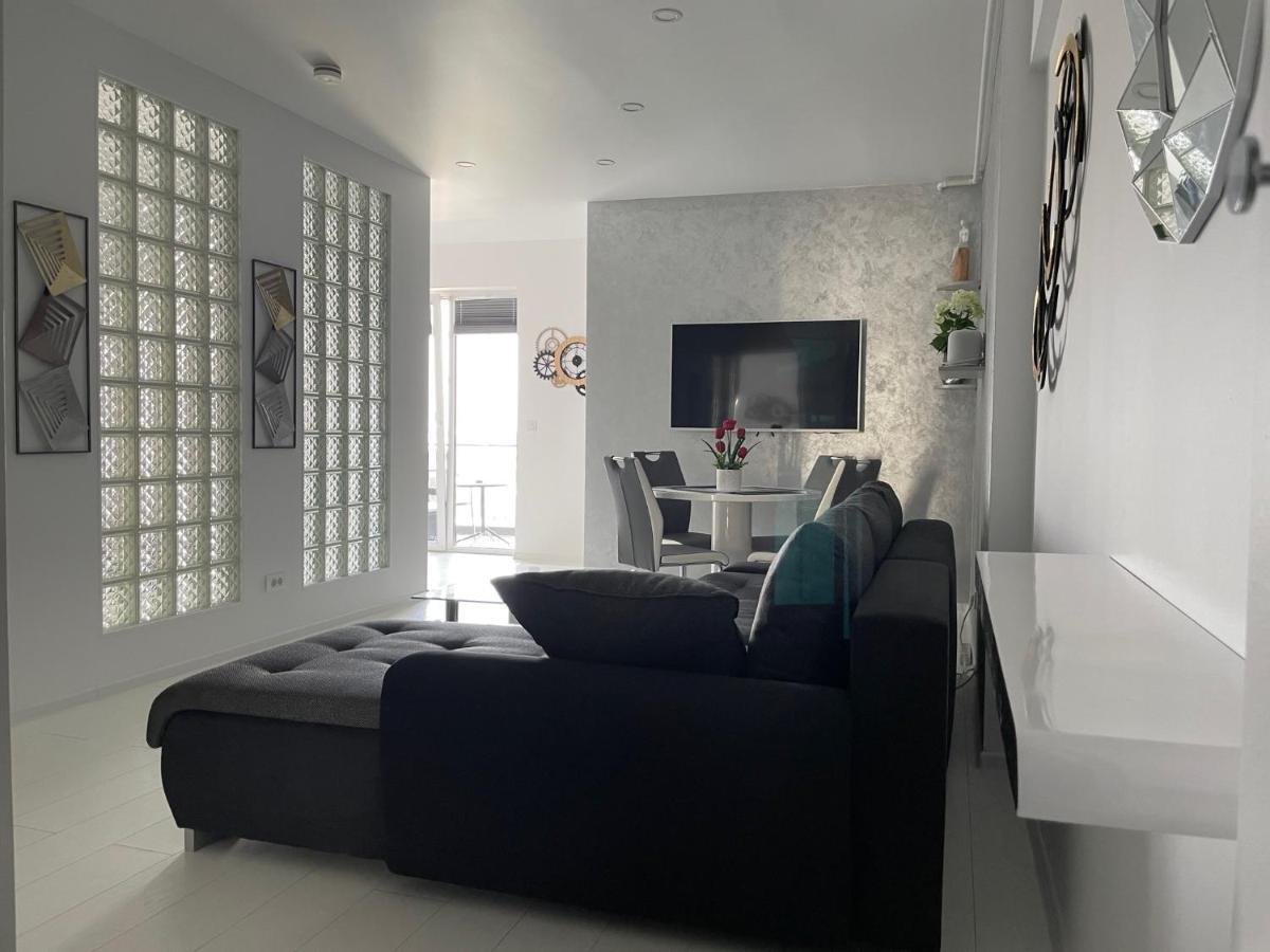 Luxury Westpark 2-Room Apartment Lakeview W5 ブカレスト エクステリア 写真