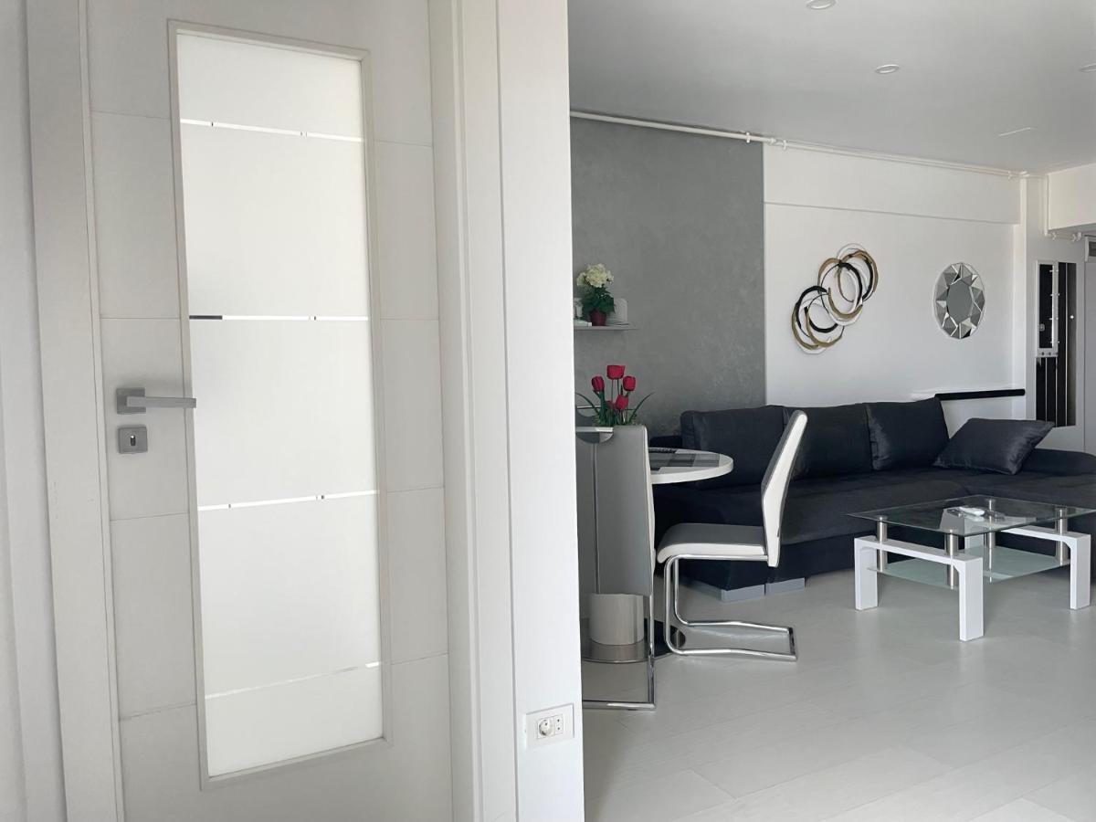 Luxury Westpark 2-Room Apartment Lakeview W5 ブカレスト エクステリア 写真