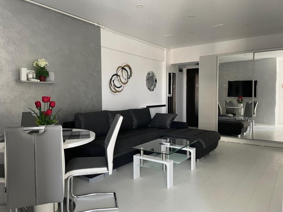 Luxury Westpark 2-Room Apartment Lakeview W5 ブカレスト エクステリア 写真