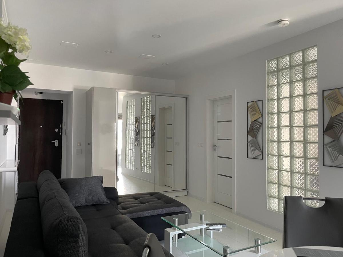 Luxury Westpark 2-Room Apartment Lakeview W5 ブカレスト エクステリア 写真
