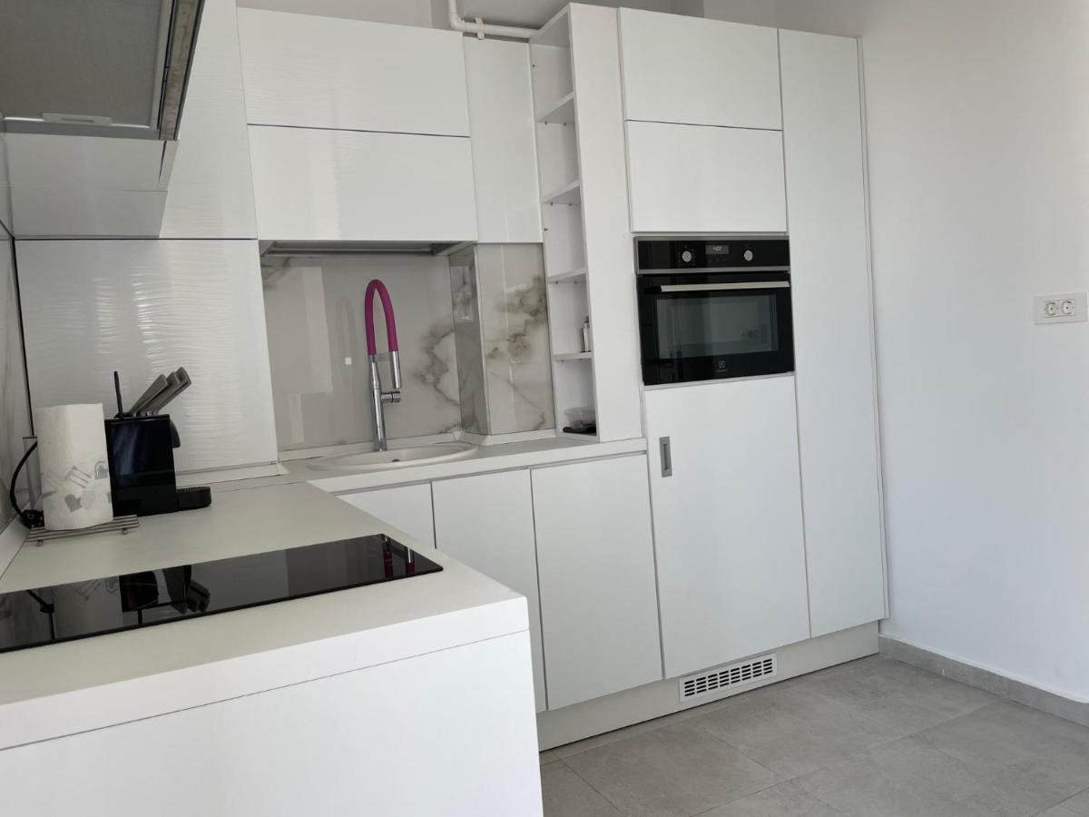 Luxury Westpark 2-Room Apartment Lakeview W5 ブカレスト エクステリア 写真