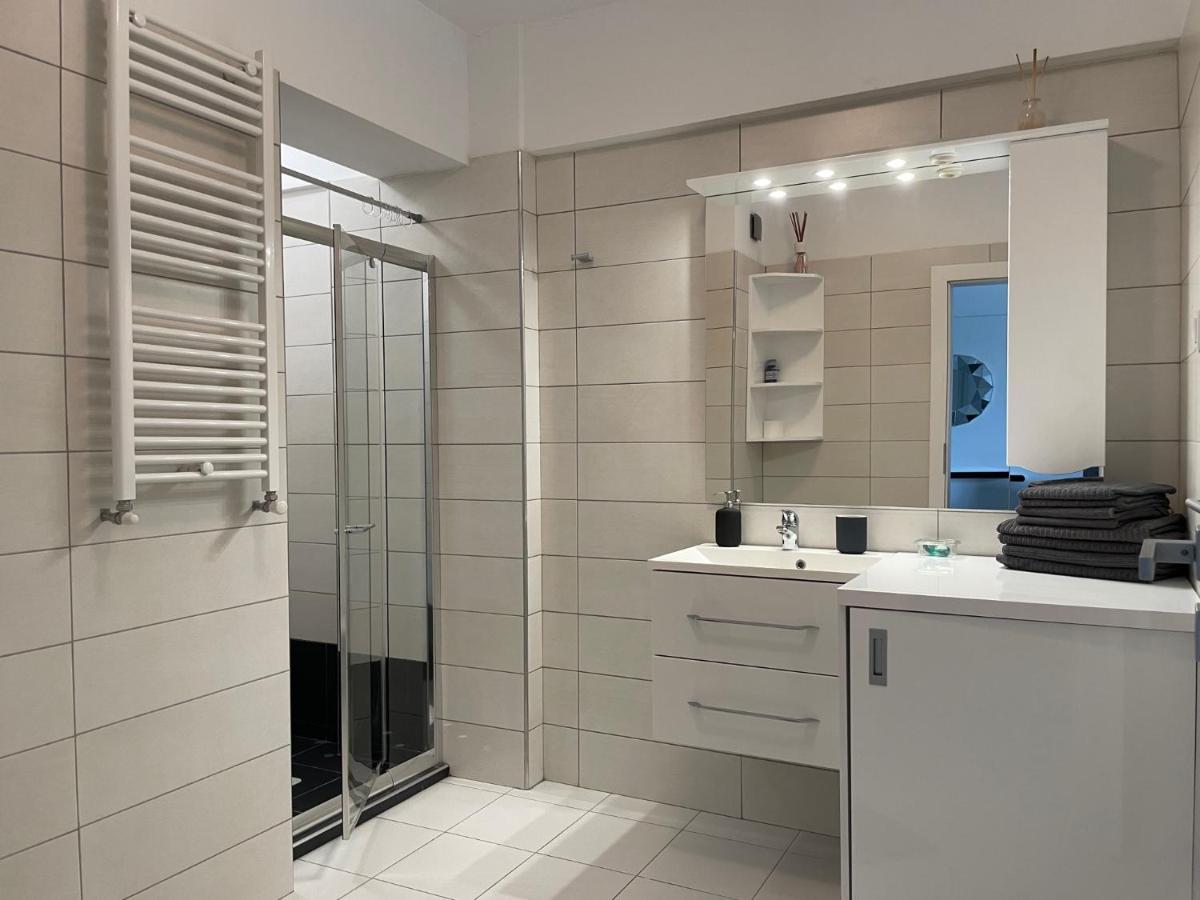 Luxury Westpark 2-Room Apartment Lakeview W5 ブカレスト エクステリア 写真