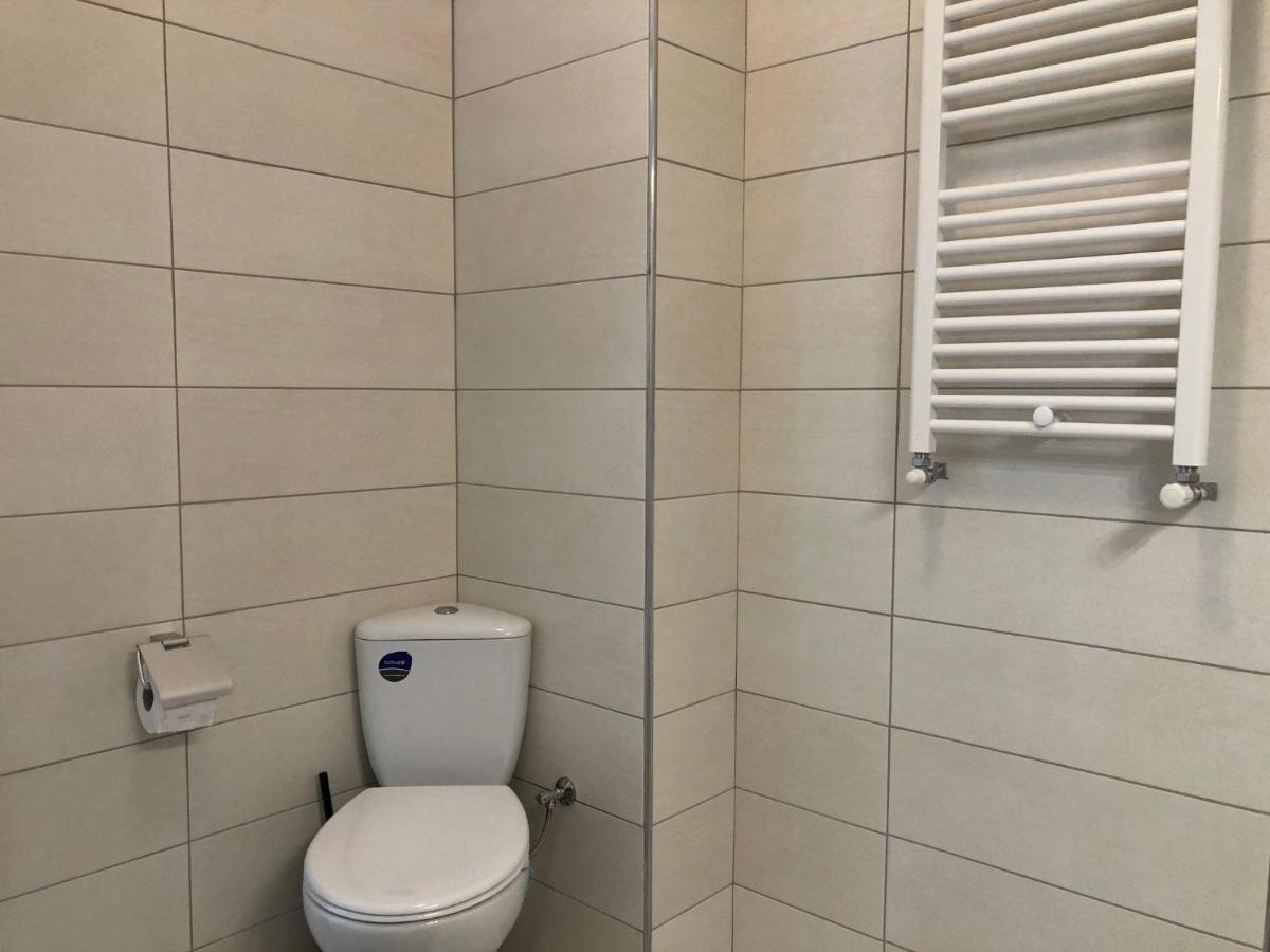 Luxury Westpark 2-Room Apartment Lakeview W5 ブカレスト エクステリア 写真