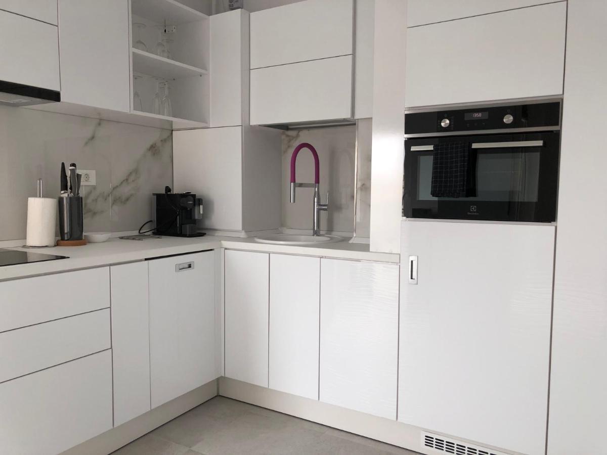 Luxury Westpark 2-Room Apartment Lakeview W5 ブカレスト エクステリア 写真