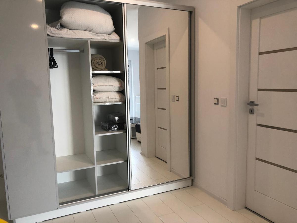 Luxury Westpark 2-Room Apartment Lakeview W5 ブカレスト エクステリア 写真